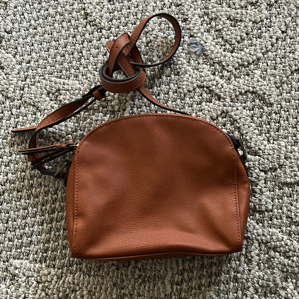 Universal Thread Cross Body purse